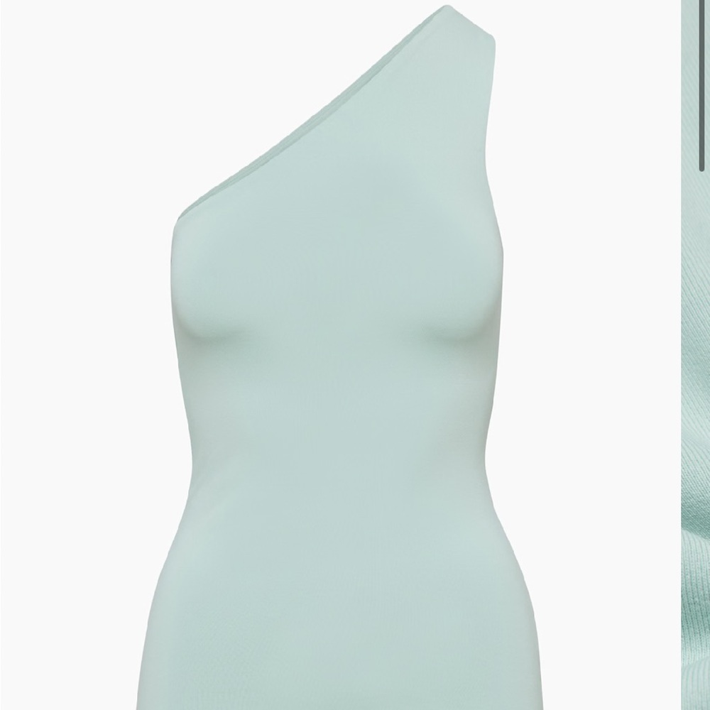 Aritzia Contour one shoulder top